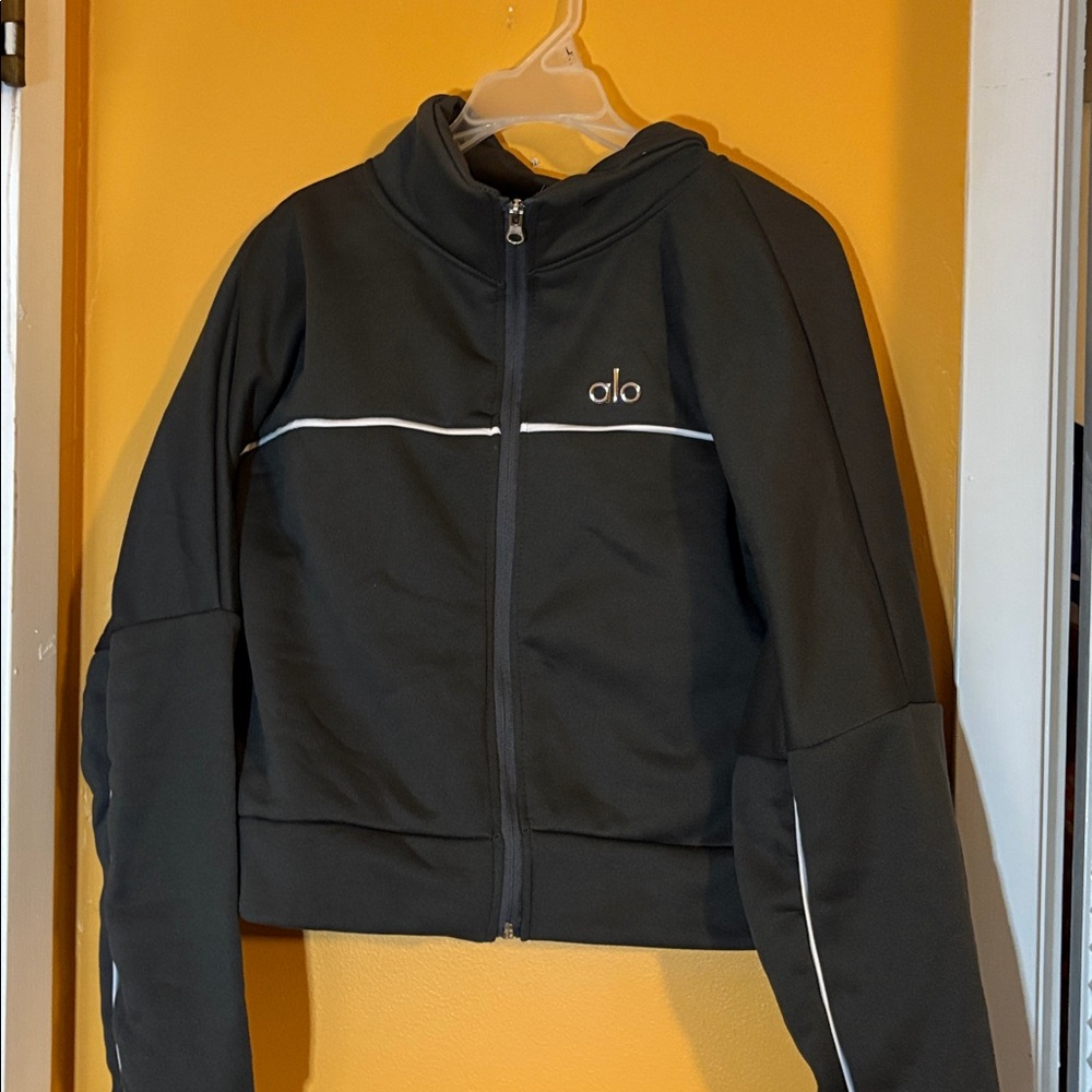ALO Yoga Women's Gray Track Suit - Picture 2 of 3